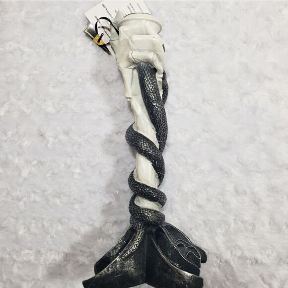Skeleton hand and snake candle holder - Picture 6 of 9